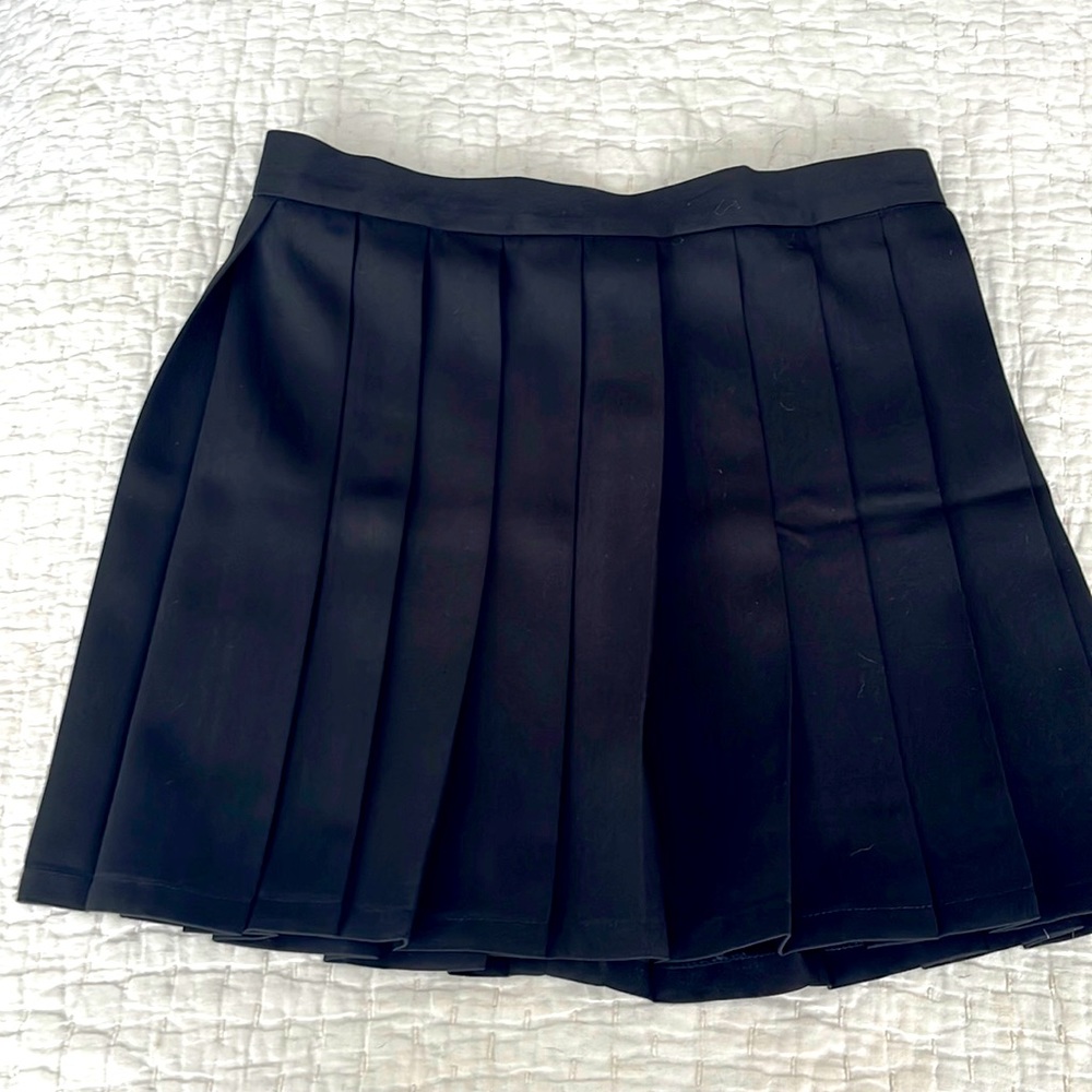 Black 15” pleated mini skirt, Sz. large (fits like a small); EUC